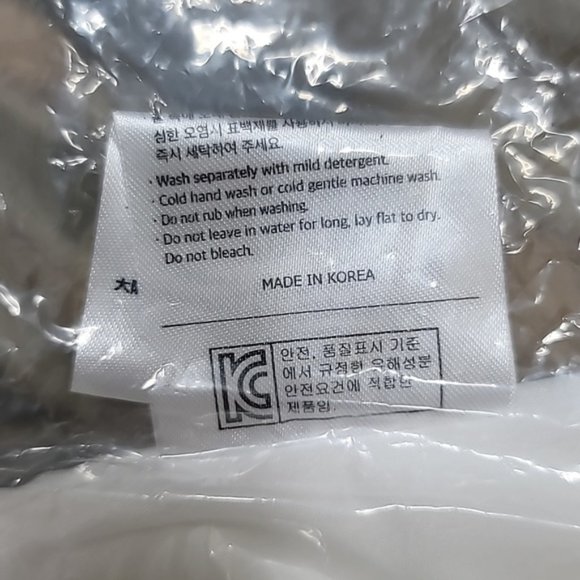 Huts and Bay Cat Diamond Cushion - Picture 8 of 10